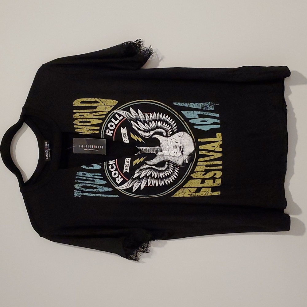 Fashion Nova Rock Graphic  tee 1974 on it sz. XL distressed keyhole front